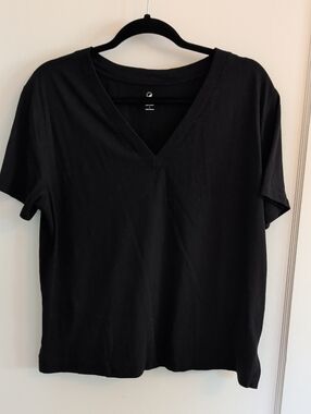 Lou & Grey Black V-Neck Short Sleeve Tee
